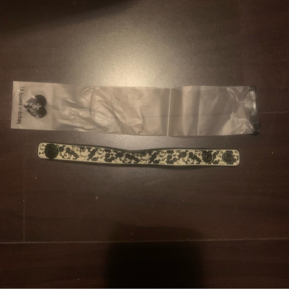 i.t loves Mickey Mouse wristband Disney - Picture 3 of 8
